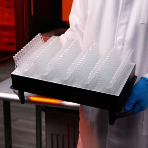 80 Okklusionsschienen, gedruckt mit dem Formlabs Form 4BL