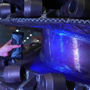 Scannen in engen Bereichen eines großen Bauteils mit dem kompakten FreeScan Combo+ Wireless